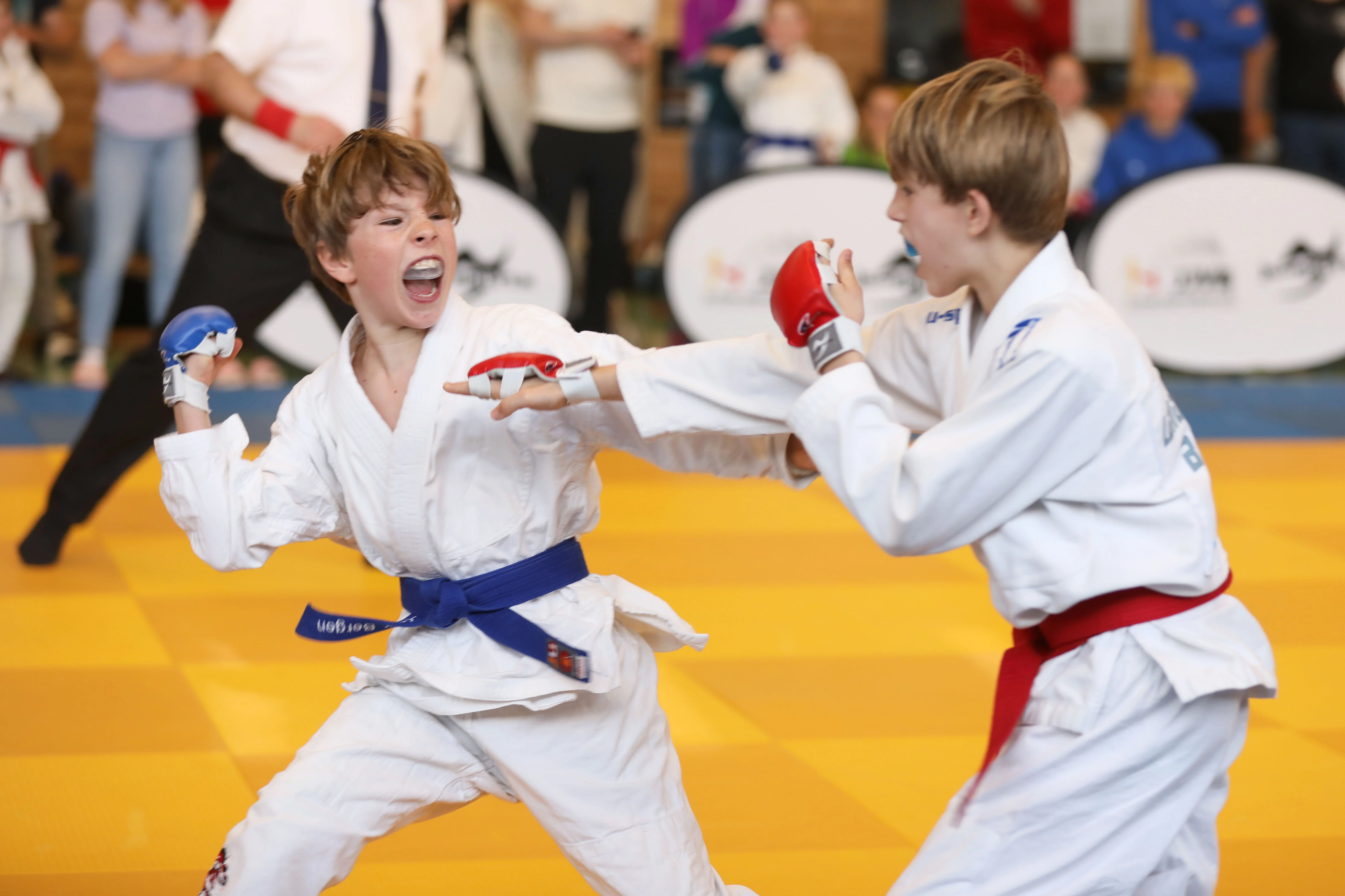 Souverän durchsetzen konnte sich Leopold Assmann (links) gegen Jan Bachinger aus Nürnberg.