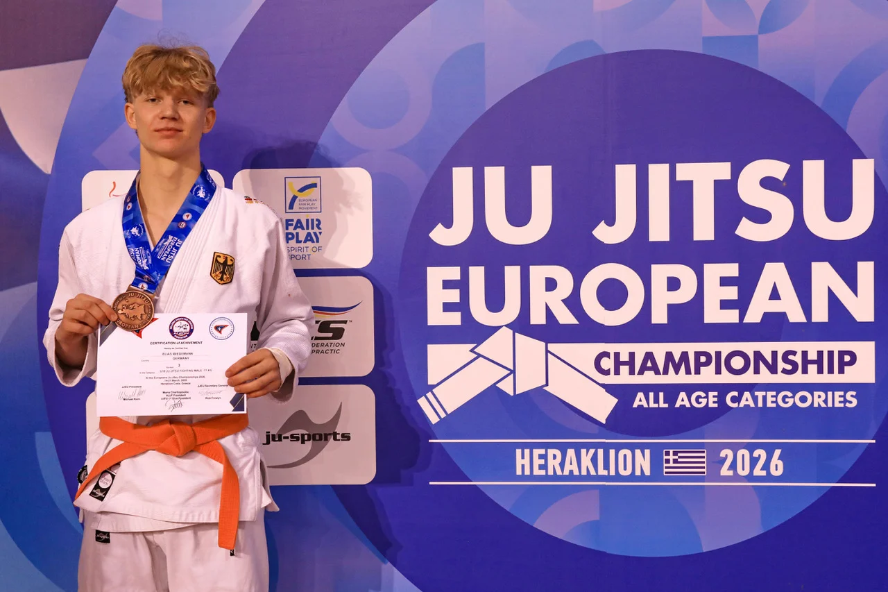 Bereits in seinem zweiten Bundeskaderjahr durfte sich Elias Wiedemann bei der Jugend-Europameisterschaft im Ju-Jutsu über einen 3. Platz freuen.
