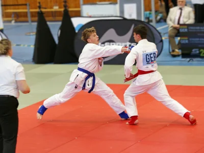 In allen Kampfabschnitten überlegen war Jonas Schleier vom TSV Bergen (links im Bild) gegen Alex Strocher (Hessen) auf der Deutschen Meisterschaft in Chemnitz.