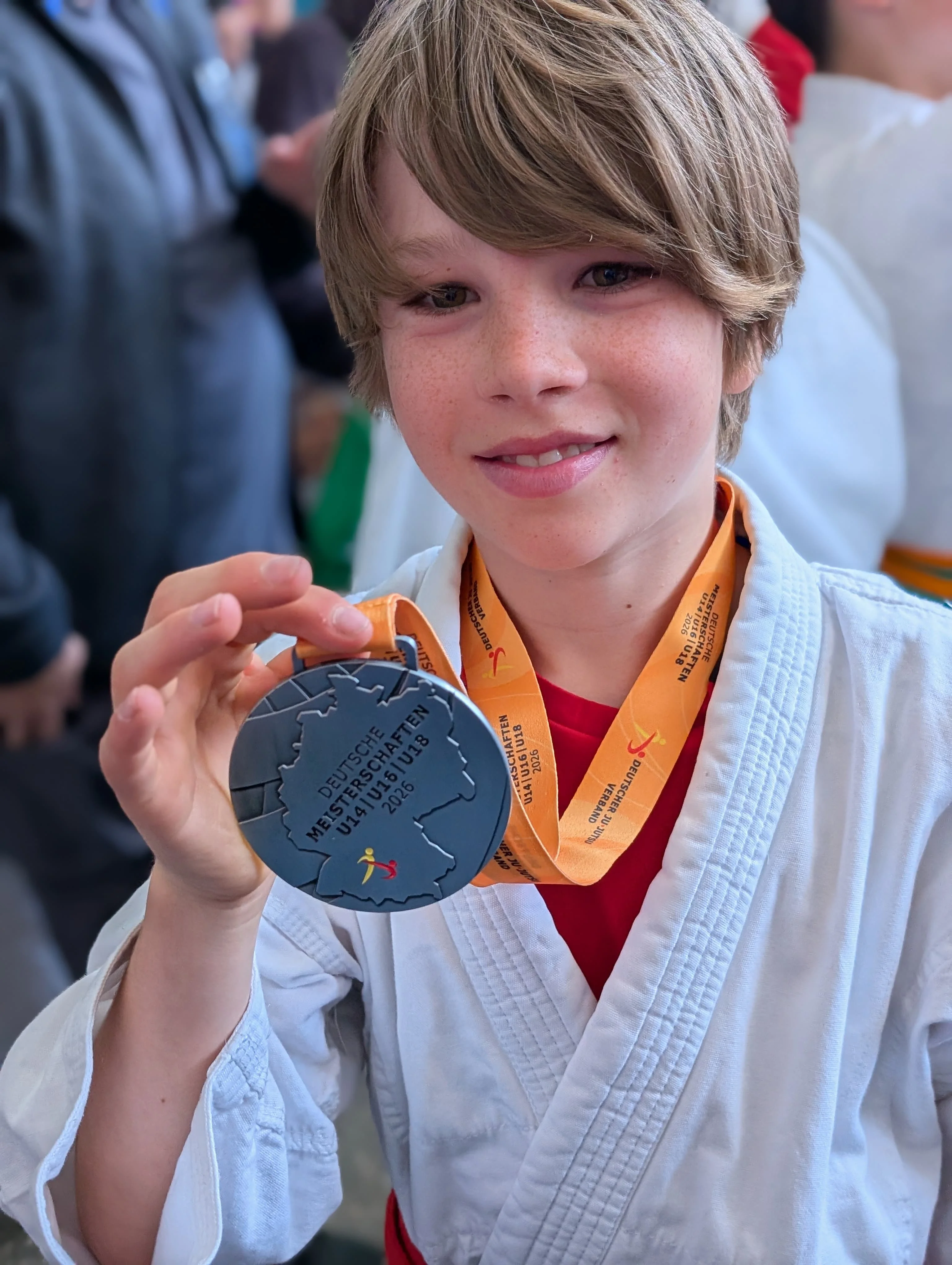 Leopold Assmann wurde um eine Gewichtsklasse -40 kg hochgestuft und durfte sich über die Silbermedaille in der Disziplin Fighting freuen.