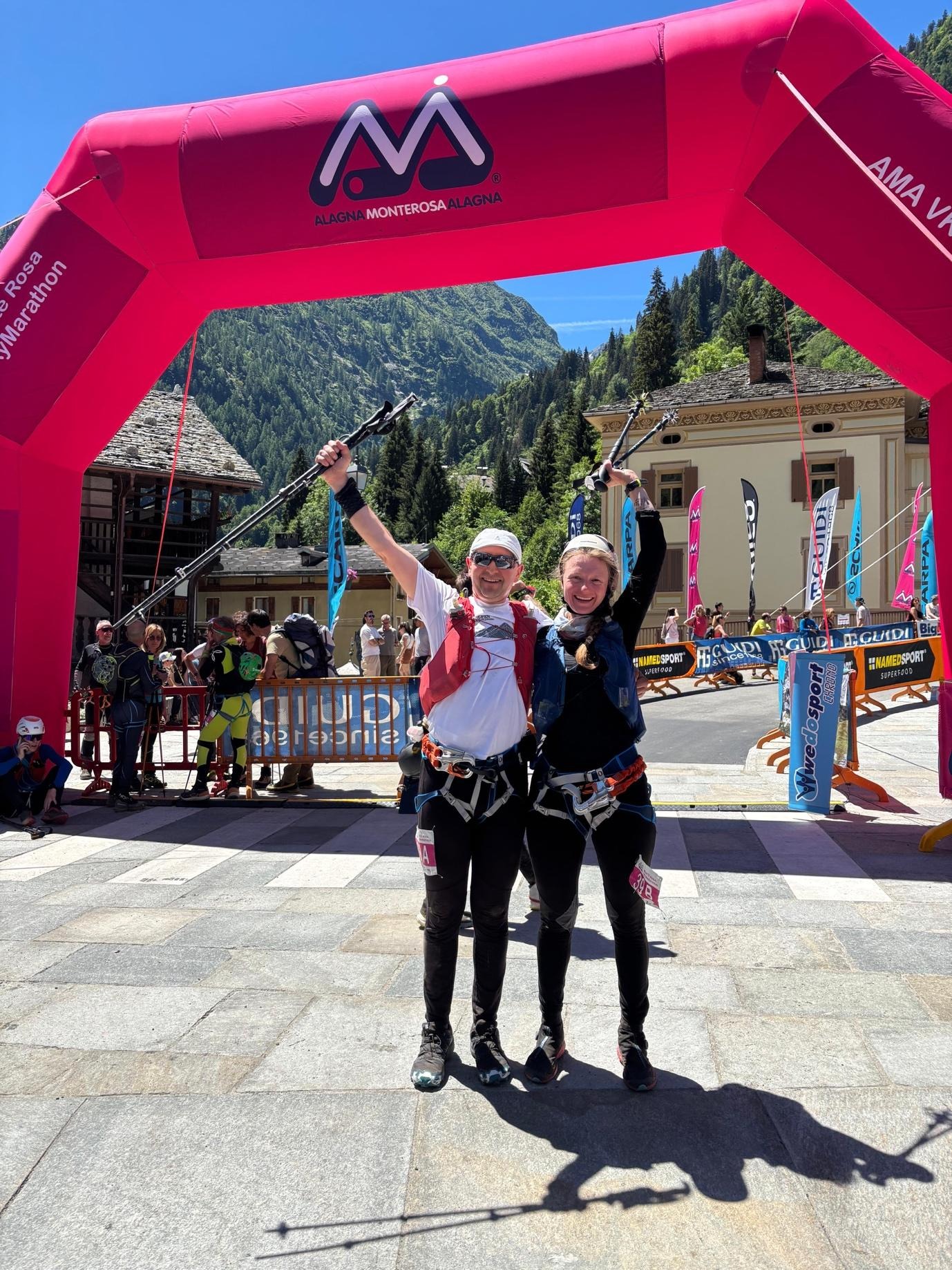 Tatiana Mitkina und Gabor Balazs vom TSV Bergen Trailrunning beim Monte Rosa Sky Marathon 2026